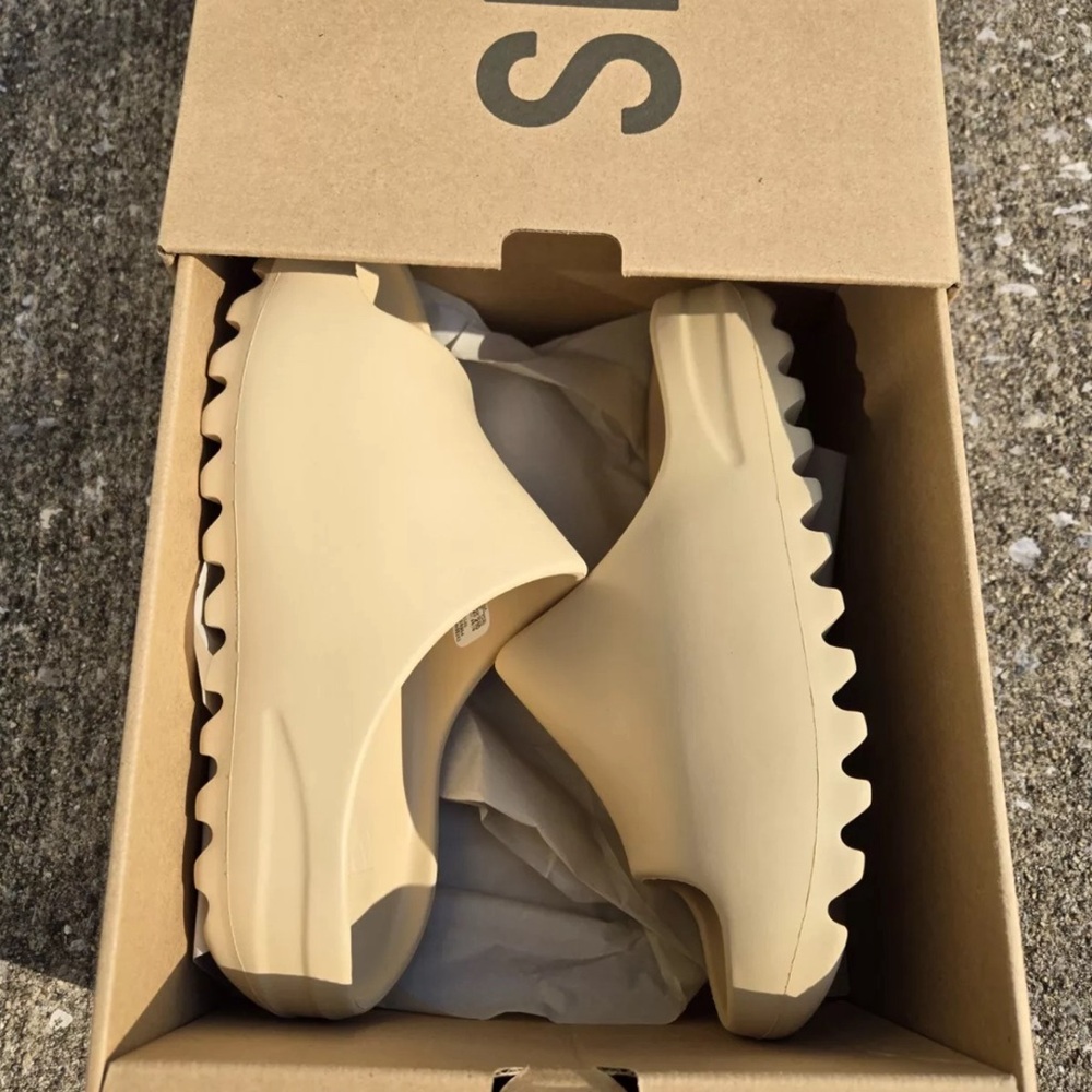 Yeezy Slides Kids 'Desert Sand'